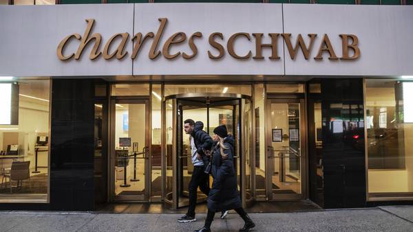 El imperio de US$7 billones de Charles Schwab está empezando a mostrar grietasdfd