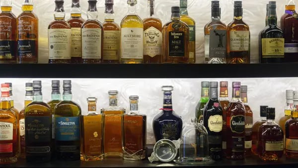 Mercado de bebidas alcohólicas se reconfigura: cambian hábitos de consumo y compradfd