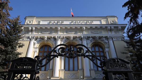 Rusia sorprende y recorta tasa de interés por debajo de nivel previo a invasióndfd