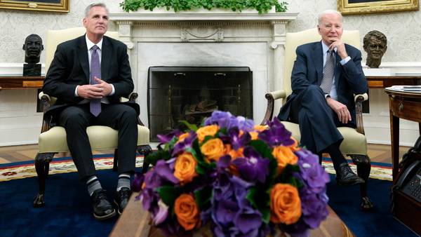 Biden y McCarthy tuvieron fructífera conversación por la deuda, pero no hubo acuerdodfd