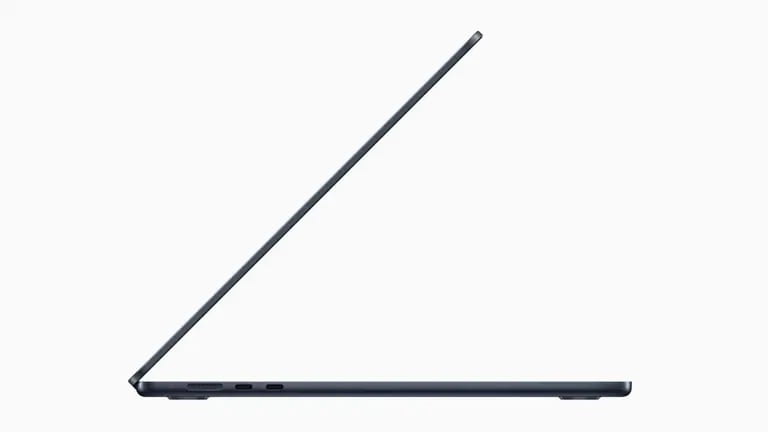 Con solo 11.5 mm de grosor, el nuevo MacBook Air es el portátil de 15 pulgadas más delgado del mundo.dfd