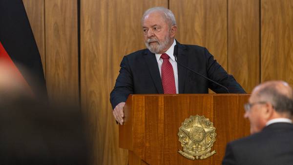 Lula dice que Brasil necesita más herramientas para combatir la inflacióndfd
