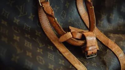 Louis Vuitton é criticada por não permitir devolução de produto na China