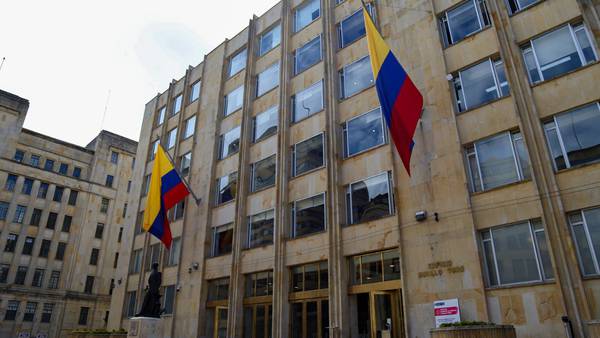 Los pendientes del Ministerio TIC colombiano tras la renuncia de Karen Abudinendfd