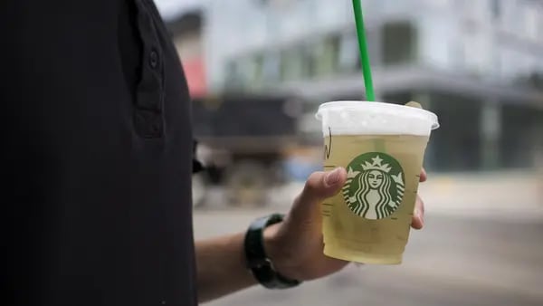 Inversores de Starbucks quieren saber cómo el nuevo CEO cumplirá los grandes objetivosdfd