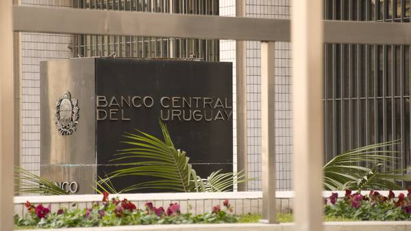 Uruguay sube tasa de interés hasta 11,25% y dice que está próximo a nivel “adecuado” dfd