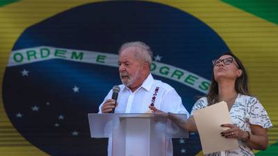Lula se moverá hacia el centro ideológico en lo referido a las Fuerzas Armadasdfd