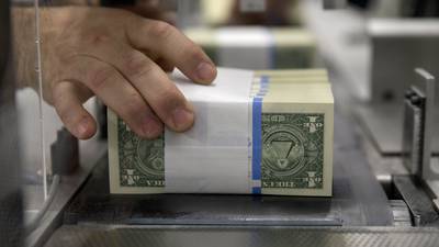 Daybreak: Dólar sube por comentarios de Casa Blanca; Huracán Ian golpea Cubadfd