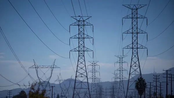 California declara emergencia en red eléctrica,  uso está en máximo de cinco añosdfd