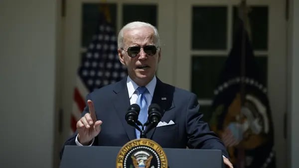 Biden pide acciones al Congreso y dice que “no sorprende” la ralentización del PIB dfd