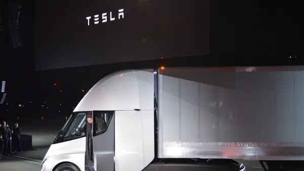 Tesla anuncia que entregará primeros modelos Semi a Pepsi en diciembredfd