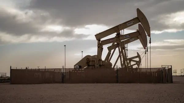 Alza de acciones de petróleo y gas no cambia el panorama sombrío para el sectordfd