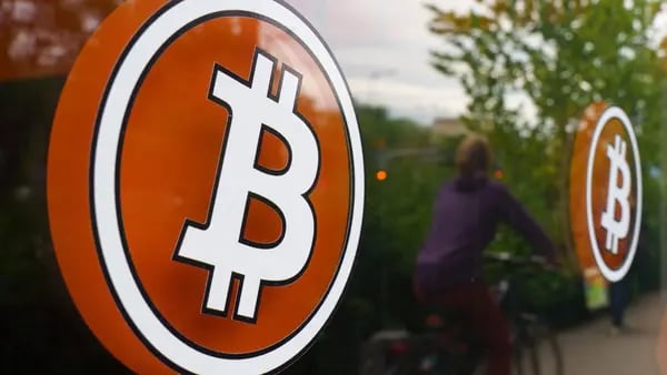 Incesantes ventas de bitcoin llevan al precio al borde de los US$20.000dfd
