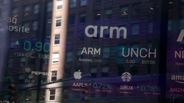 Arm, controlada por SoftBank, sube 15% tras la mayor OPI del añodfd