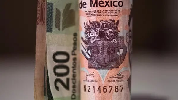 Peso mexicano se deprecia con fuerza y toca los $19,17 por dólardfd