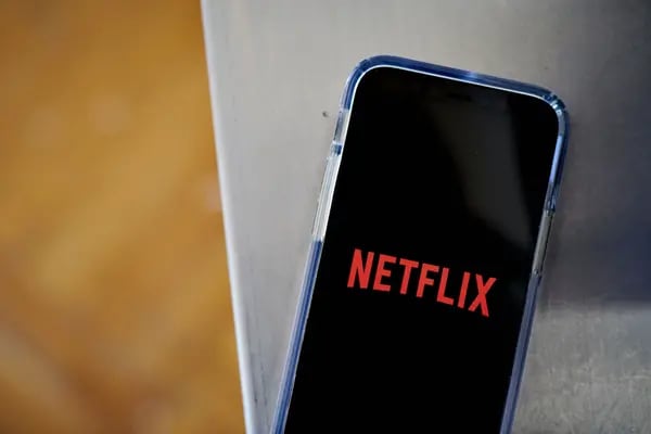 El logo de Netflix en un teléfono inteligente