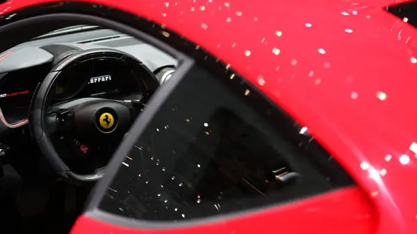 Beneficios de Ferrari aumentan con mayores entregas y preciosdfd