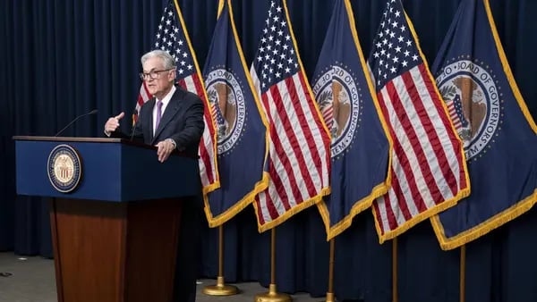 Powell reitera que Fed precisa de mais confiança na inflação antes de cortar jurosdfd