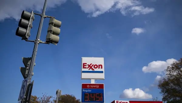 Valor de mercado de Exxon supera al de Tesla por subida del petróleo y ralentización de vehículos eléctricosdfd