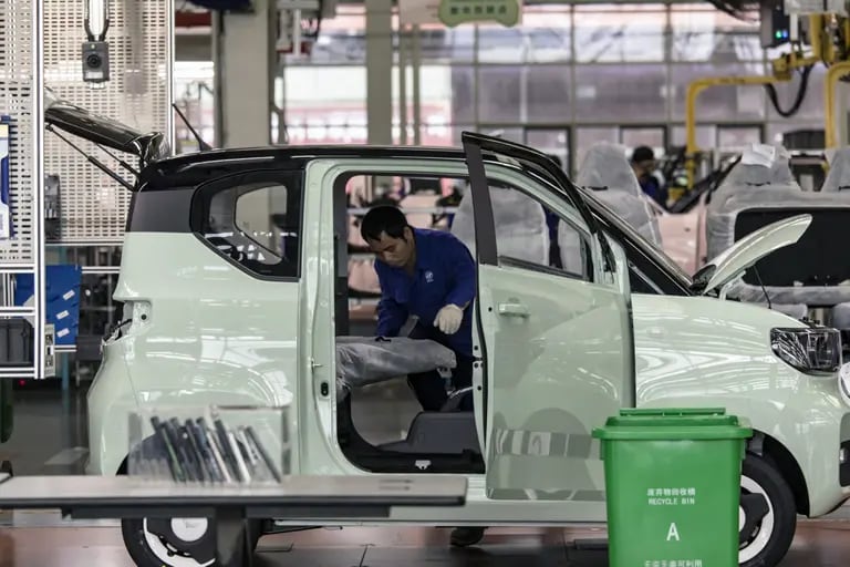 A Wuling Hongguang Mini EV on the assembly line. Photographer: Qilai Shen/Bloombergdfd