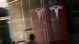 Tesla despide a cientos de trabajadores del área de piloto automático