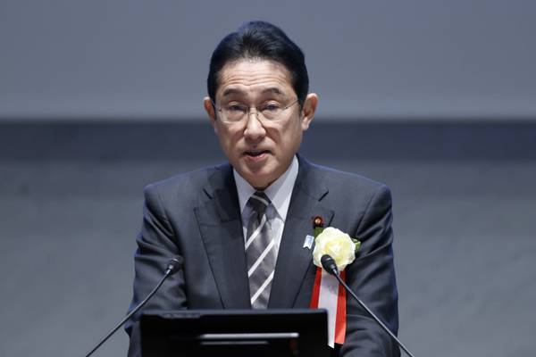 Primer ministro japonés despide a su hijo tras escándalo por fiesta en su residenciadfd