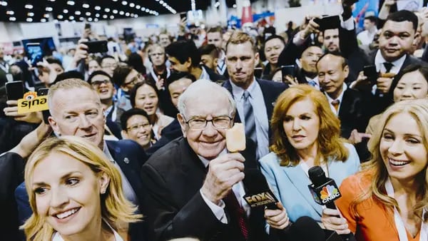 Buffett comenta de sucessão a Apple e Munger: os destaques da reunião da Berkshiredfd