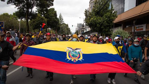 S&P mantiene perspectiva estable de Ecuador, pero le preocupa la tensión socialdfd