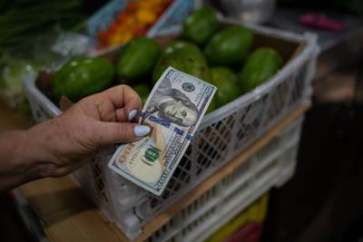 Inflación venezolana se disparó en noviembre mientras pérdida de reservas suma US$1.154 millonesdfd