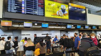 Aeroporto de Guarulhos registra cancelamentos de voos após chuvadfd