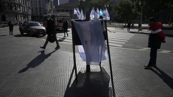 Casa de Moneda no acuña monedas, pero licitó la compra 1.700 camisetas de la Selección Argentinadfd