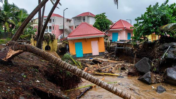 La energía empieza a volver a Puerto Rico tras impacto de huracán Fionadfd