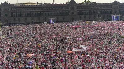 Alrededor de 90.000 personas realizaron una manifestación en el zócalo, indicó el Gobierno de Ciudad de México, sin embargo, los organizadores aseguraron que fueron alrededor de 500.000 mil las personas participanes.