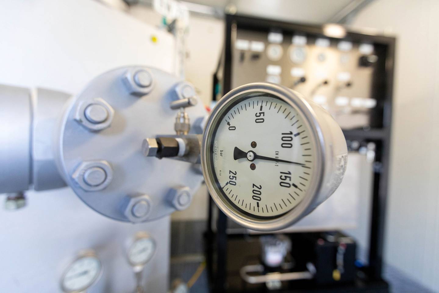 El manómetro de una válvula de cabeza de pozo en la instalación de almacenamiento de gas natural de Uniper SE Bierwang en Muhldorf, Alemania, el viernes 10 de junio de 2022.