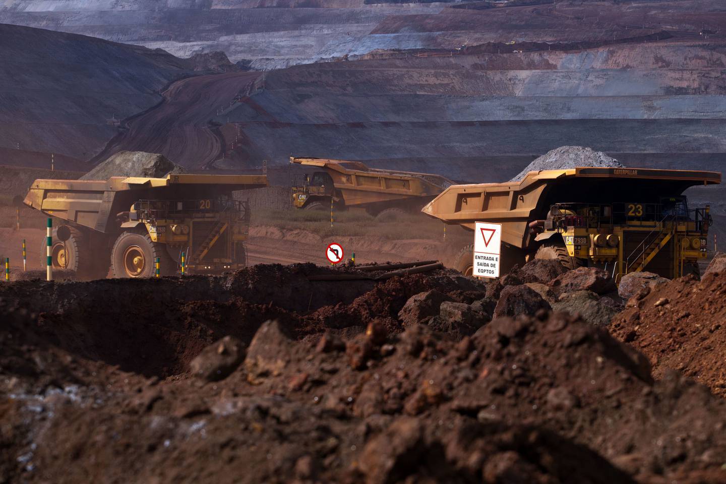O minério de ferro caiu 6.7% para US$ 119.50 a tonelada na sexta-feira em Singapura. Os futuros em Dalian tiveram queda de 4%.