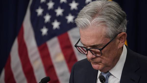 Powell acelera la marcha para contener la economía y poner freno a la inflacióndfd
