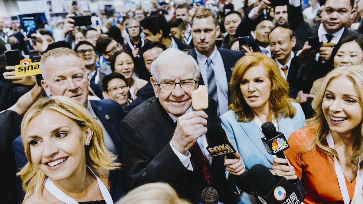 Warren Buffett to Host Berkshire’s Annual Meeting In-Person This Year