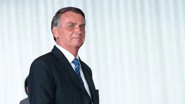 Bolsonaro, “consciente de riesgos” de quedarse en Brasil ante problemas judicialesdfd