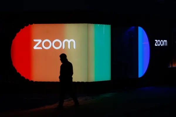 Pavilhão do Zoom no Fórum Econômico de Davos de 2023: empresa acaba de desligar o seu CEO (Stefan Wermuth/Bloomberg)