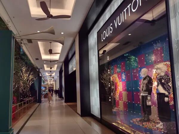 Corredor do Shopping Cidade Jardim, em São Paulo: marcas de luxo estão no alvo do público da Faria Lima