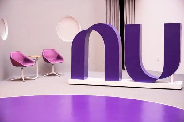 Brazilian fintech Nubank released its quarterly results on Monday, and which surpassed analysts’ expectations, with the neobank’s shares rising 7.5% in after-market trading.
