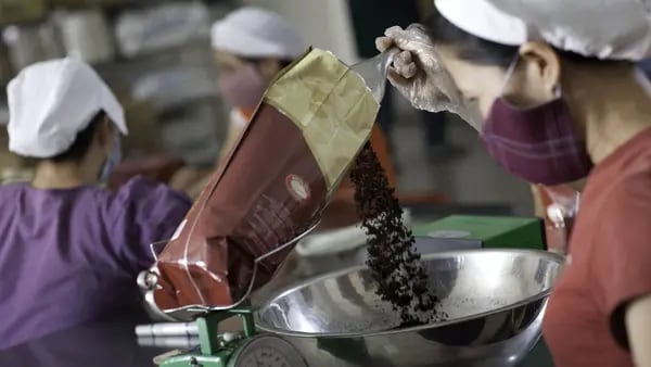 Amantes del café enfrentarán mayores precios por reducción de reservas de Vietnamdfd