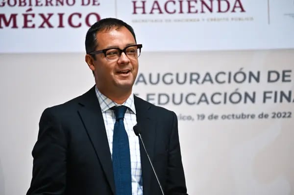 Gabriel Yorio González durante conferencia de inauguración de la Semana de Educación Financiera 2022.