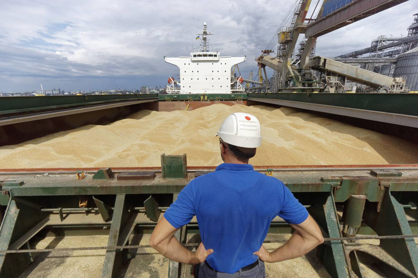Imagen de un buque cargado con grano