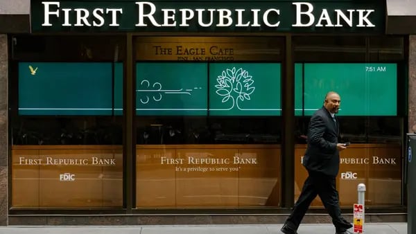 Wall Street apuesta a que crisis de bancos regionales de EE.UU. no ha terminadodfd