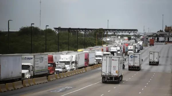 Inspecciones de Texas detienen 19.000 camiones en la frontera con Méxicodfd