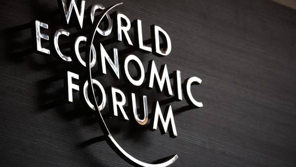 Hasta los ejecutivos de Davos evalúan beneficios de semana laboral de cuatro díasdfd