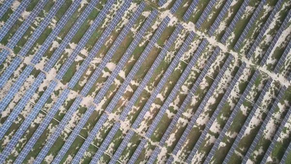 China eleva a aposta em energia renovável na ‘Nova Rota da Seda’, diz estudodfd