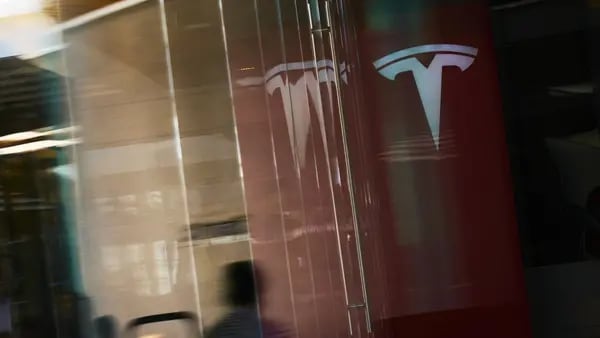 Tesla despide a cientos de trabajadores del área de piloto automáticodfd