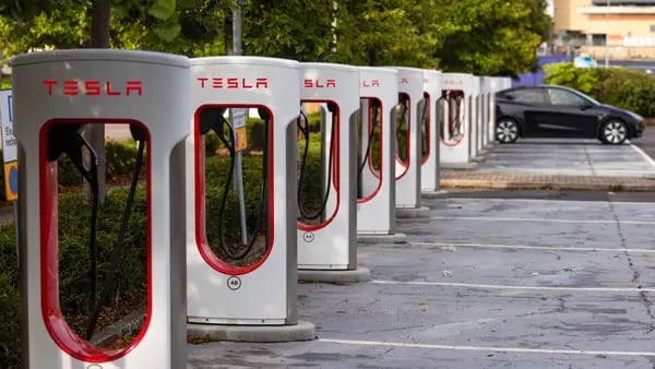Menor crecimiento de Tesla es una advertencia para fabricantes de vehículos eléctricosdfd